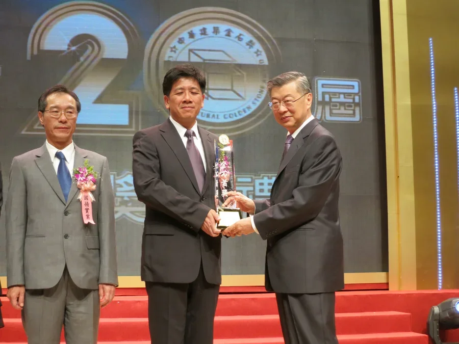 圖片說明：行政院長與領獎人合照相片