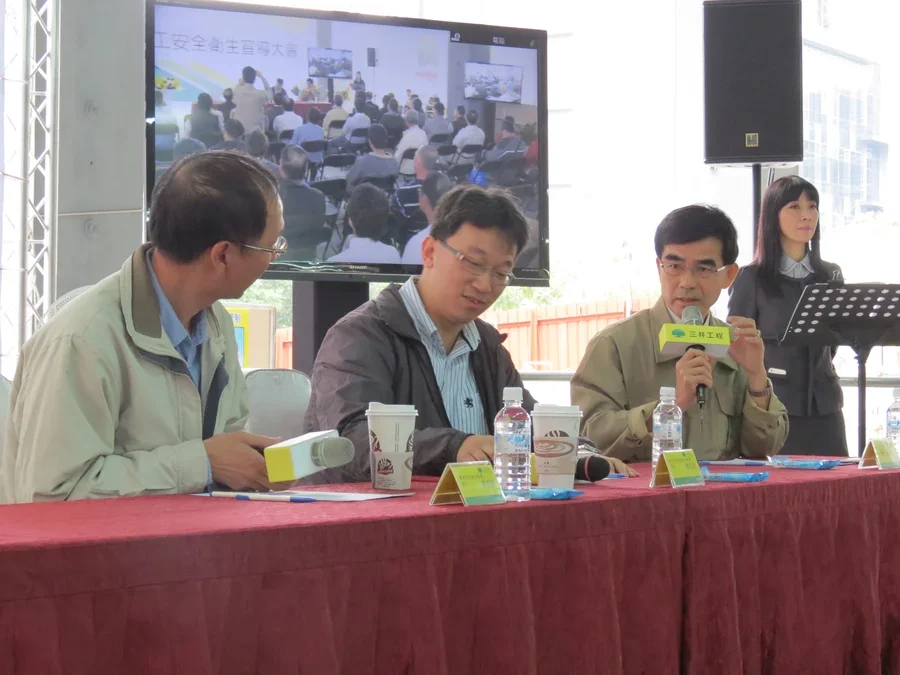 圖片說明：專題討論。