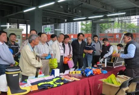 圖片說明：工安器材展示作業。