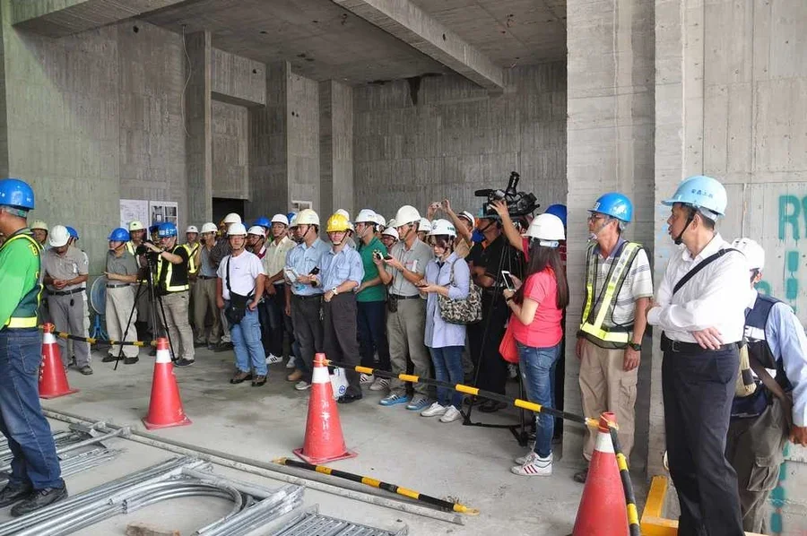 圖片說明：分組工安觀摩-施工架組立。