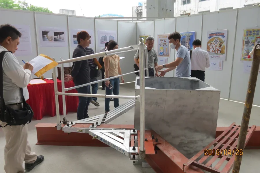 圖片說明：安全網及鋼構安全裝備展示。