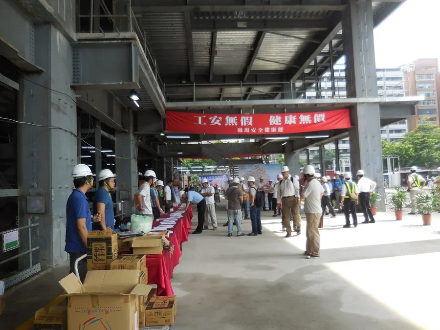 圖片說明：簽到領取宣傳品。