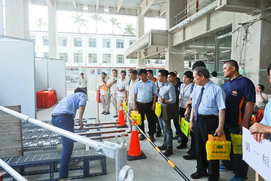 圖片說明：鋼構安全設備及電梯直井工作平台(正業企業行)。