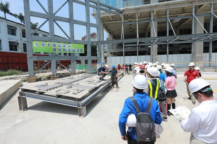 圖片說明：屋頂作業要領說明(正宜工業)。