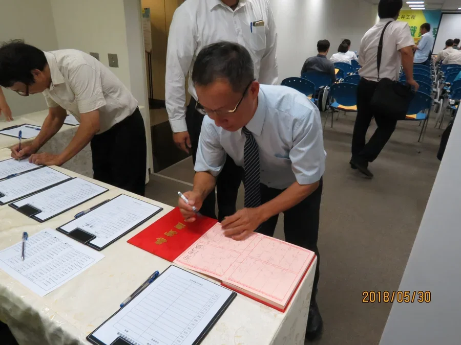 圖片說明：會場簽到。