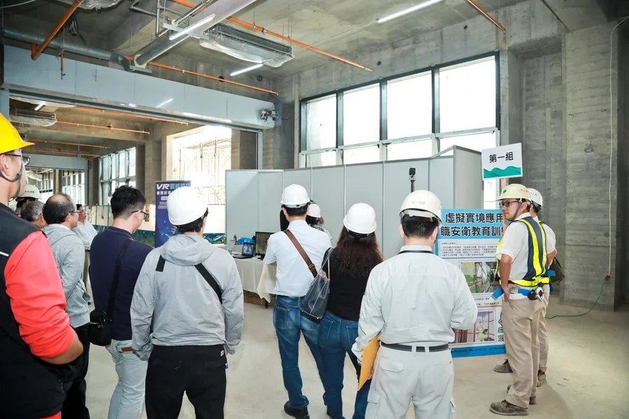 圖片說明：VR體驗中華民國(工業安全衛生協會)。