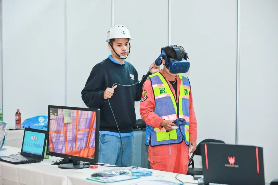 圖片說明：VR體驗(3M)。