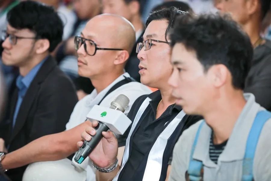 圖片說明：面對面座談會廠商代表提問。