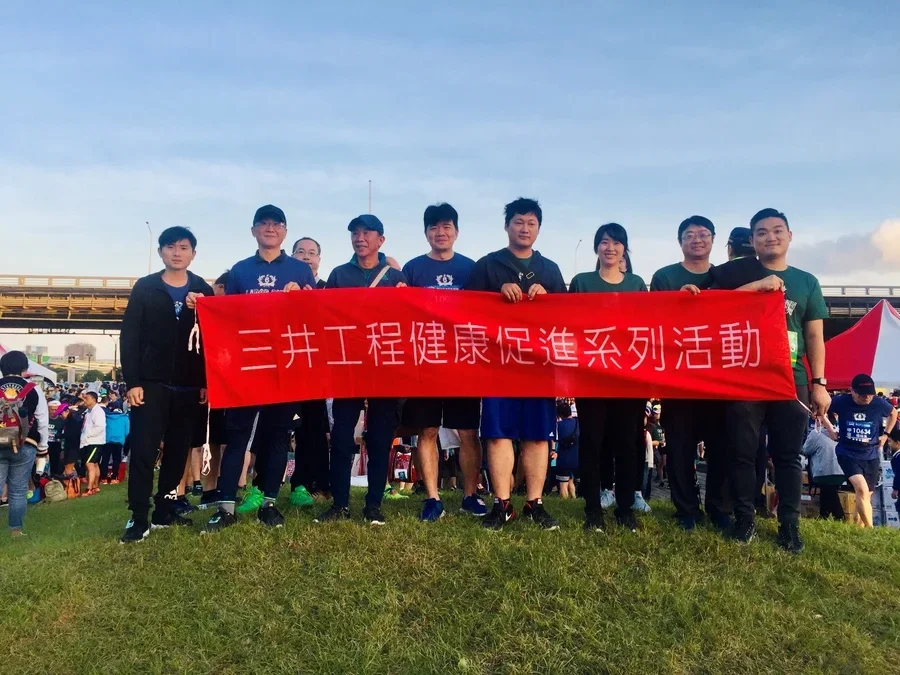 圖片說明：三井同仁合影。