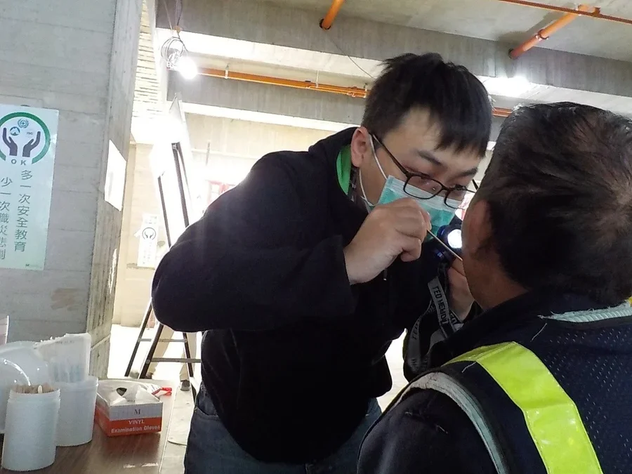 圖片說明：口腔篩檢。