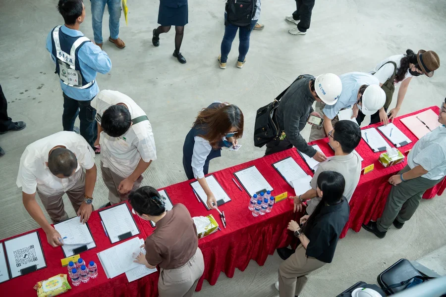 圖片說明：會場簽到。