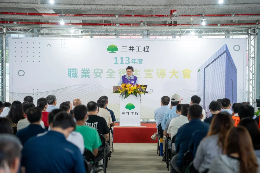 圖片說明：全國營造業職業安全衛生促進聯合總會秘書長李秉展進行專題演講。