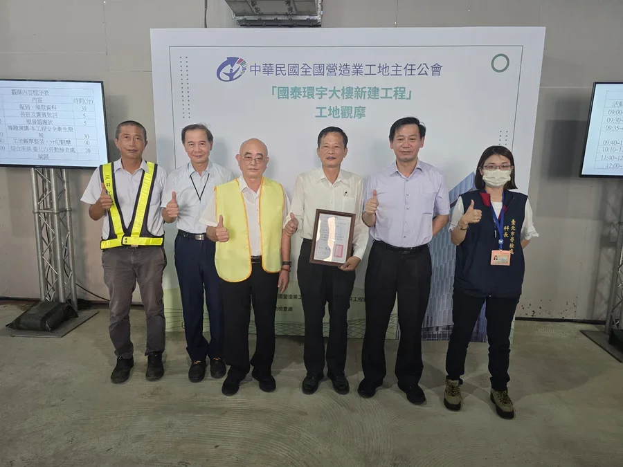 圖片說明：梁蒼淇處長及與會長官合影留念。