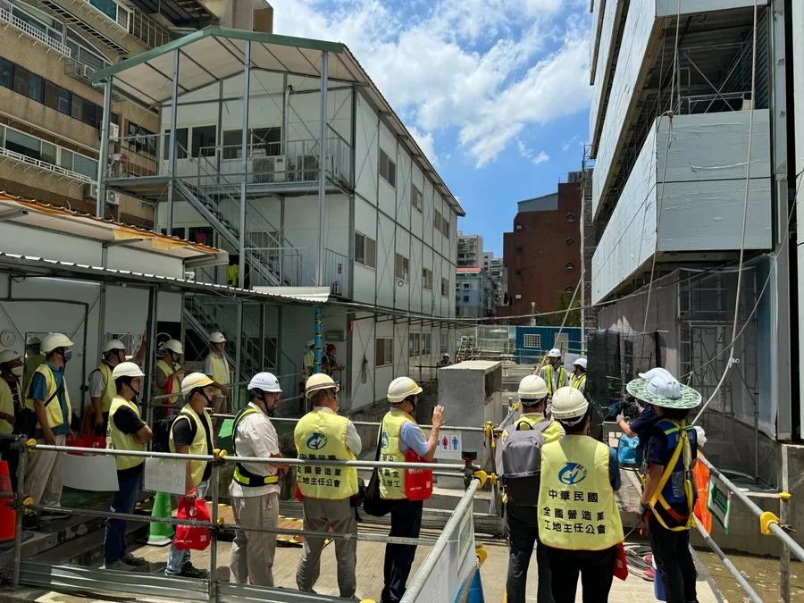 圖片說明：吊籠作業解說(熱危害防制措施)。