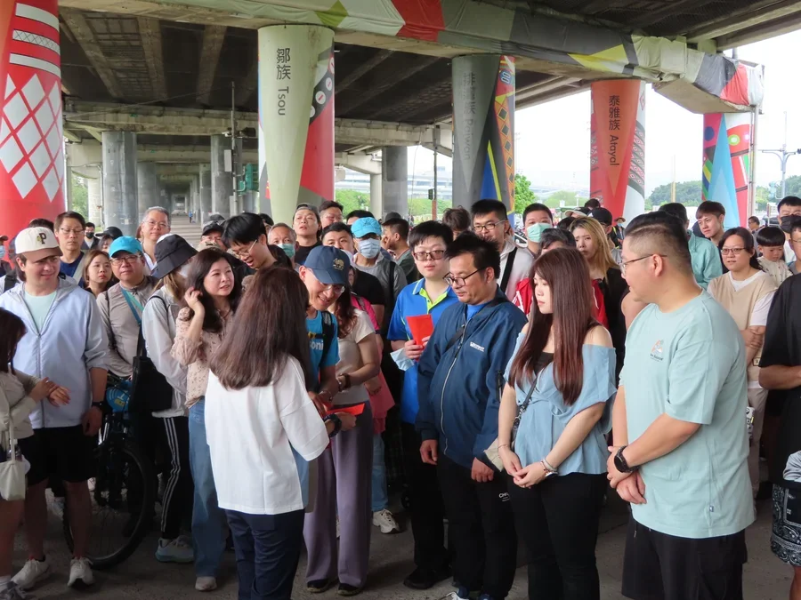 圖片說明：1140412-員工活動-大都會公園健行-03