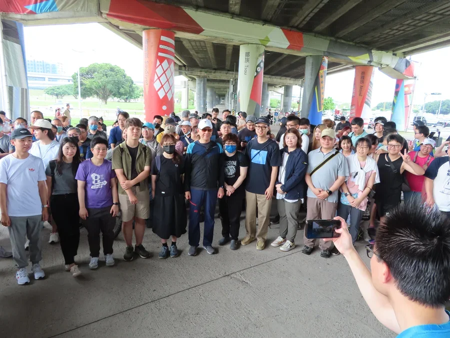 圖片說明：1140412-員工活動-大都會公園健行-05