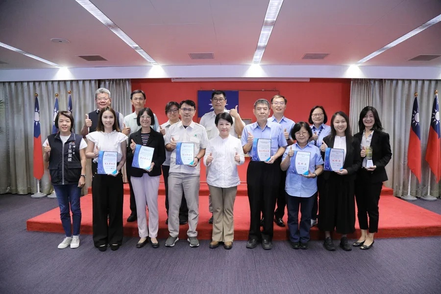 圖片說明：全體獲獎公司代表人及相關同仁合影留念。
